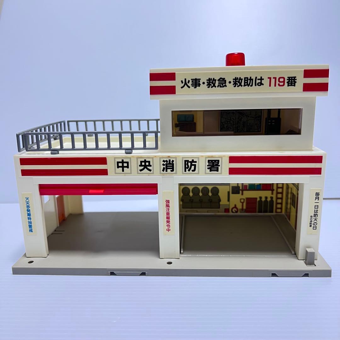 【完品】トミカタウン 消防署【トミカおまけ付き！】