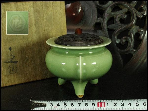 清水六兵衛作 青磁 唐木蓋 香炉 在銘 共箱(K-LC692)