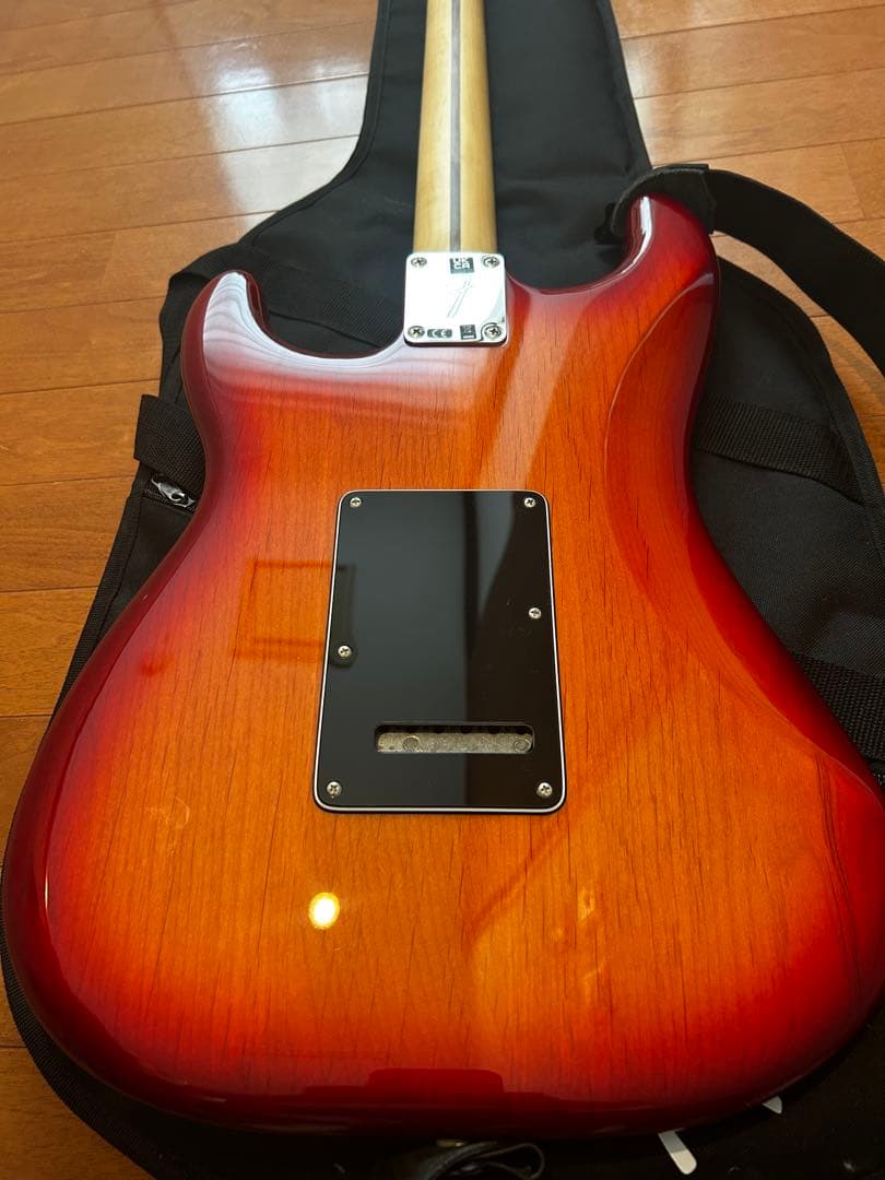 ほぼ新品フェンダーFender Stratocaster CherryBurst
