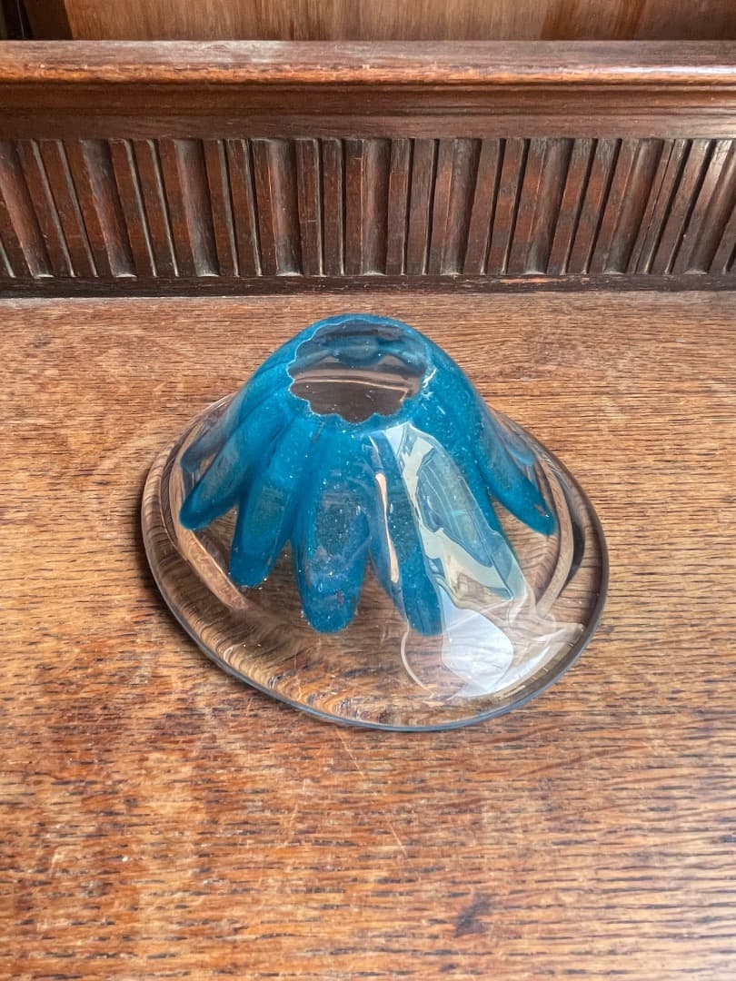 青色花びら型ガラス皿 スウェーデン製