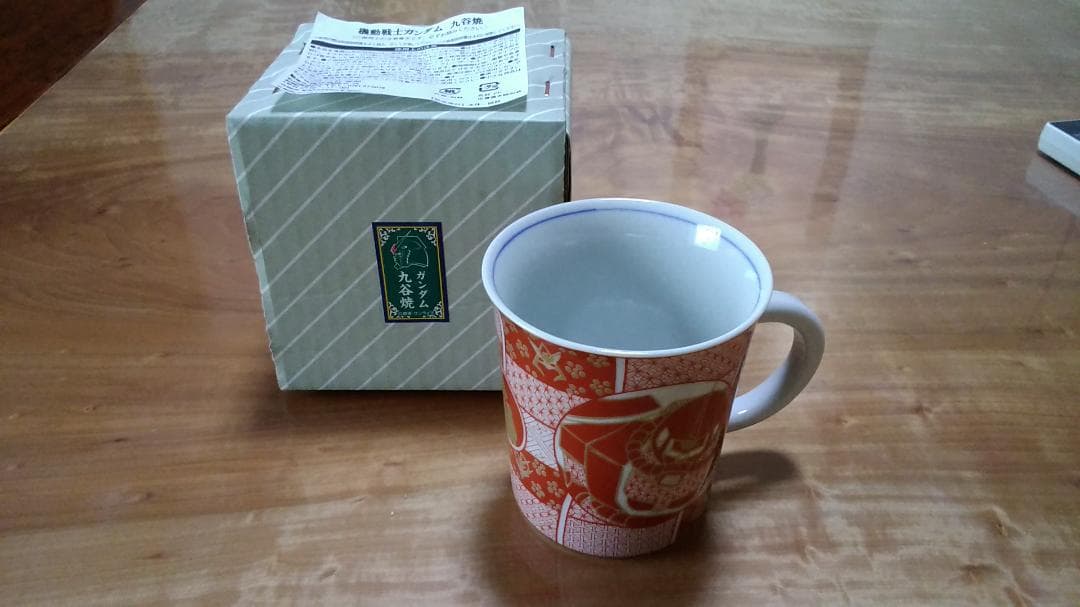 九谷焼　機動戦士ガンダム　赤絵　マグカップ