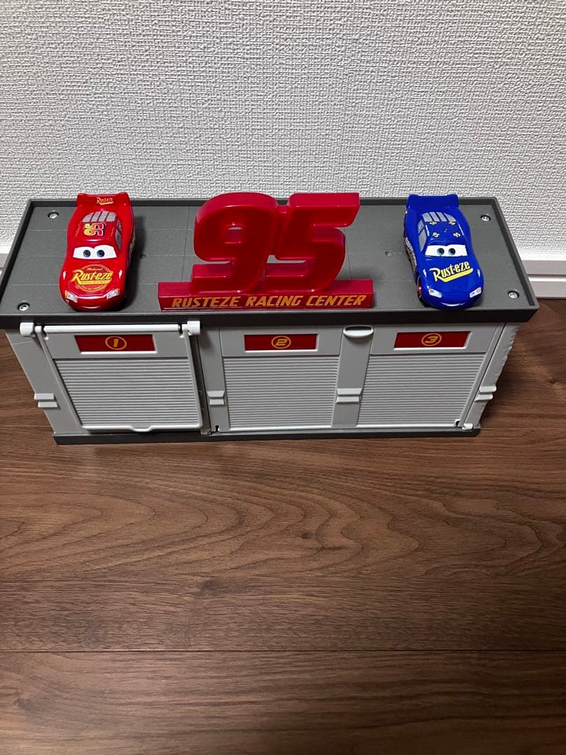 カーズ　ガレージ　クイックチェンジ　プレイセット　M