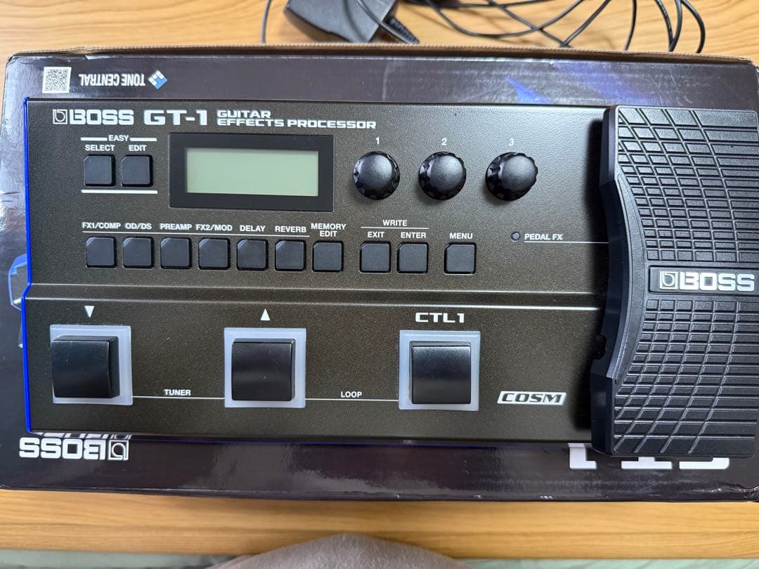 美品BOSS GT-1 マルチエフェクター　説明書、ACアダプター、箱あり