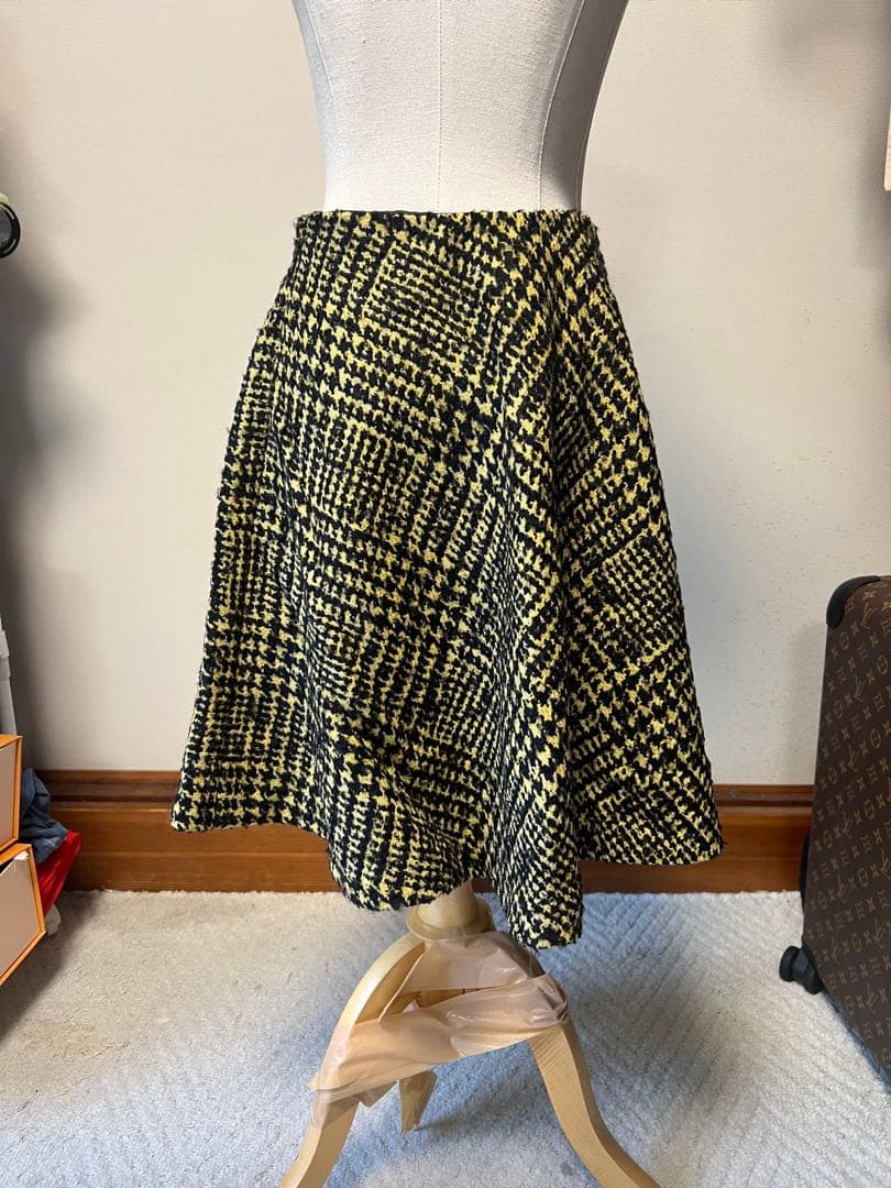 プラダ　黒と黄色のチェック柄 フレアスカート ひざ丈