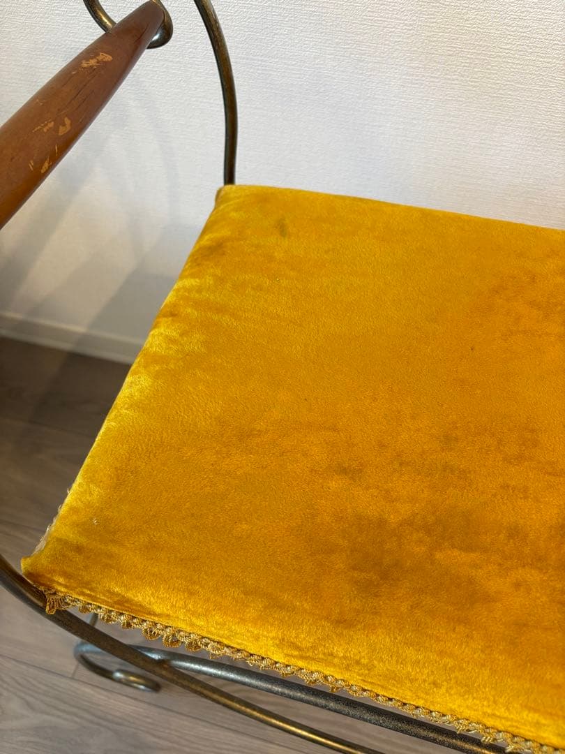 黄色ベルベットクッション ヴィンテージスツール