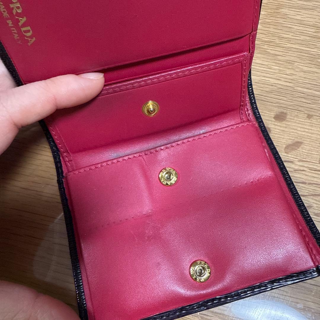 PRADA 二つ折り財布　ブラック