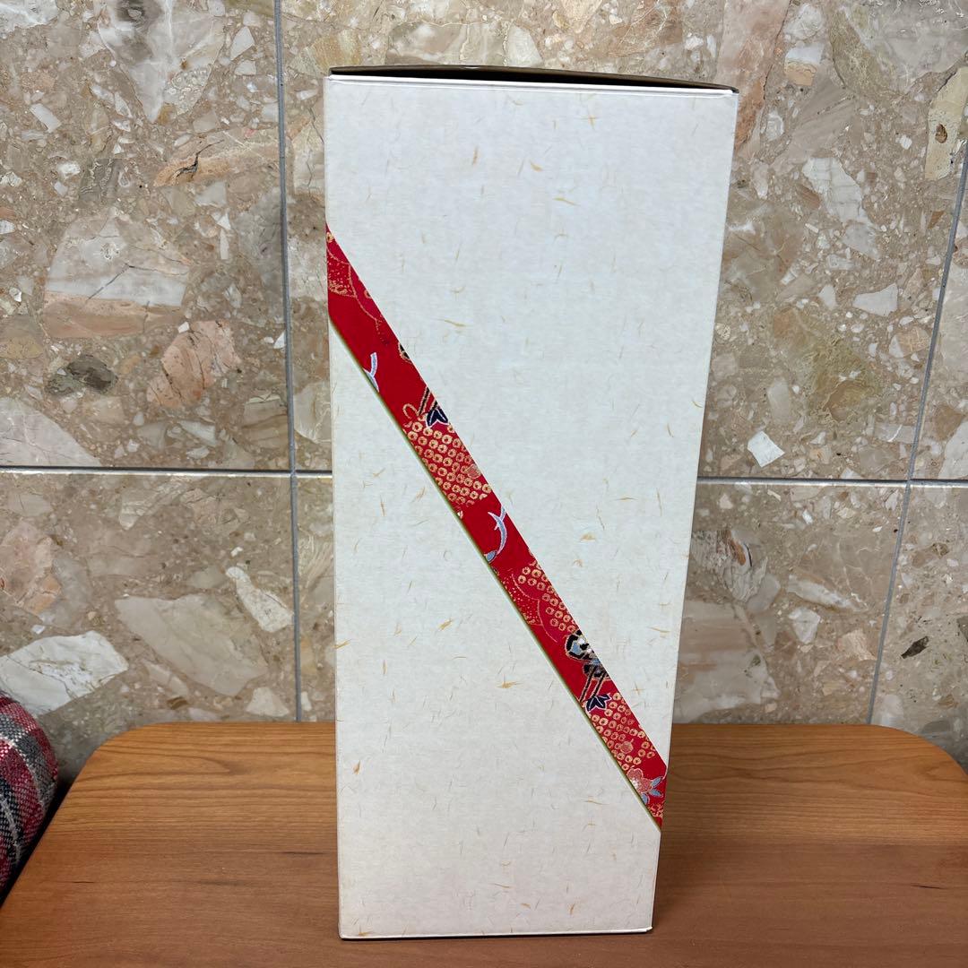 ペコちゃん誕生50周年記念　晴れ着ペコちゃん　茜