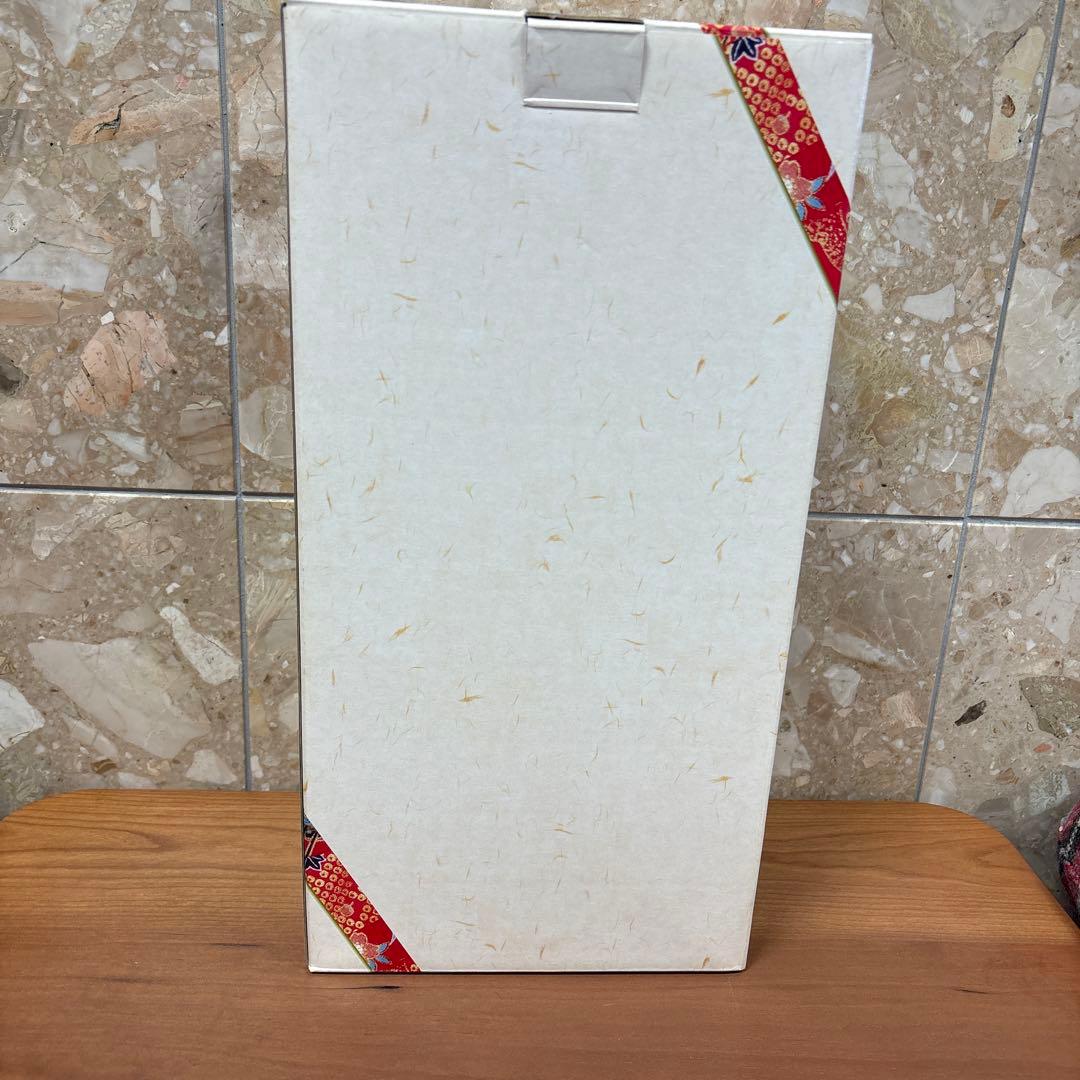 ペコちゃん誕生50周年記念　晴れ着ペコちゃん　茜