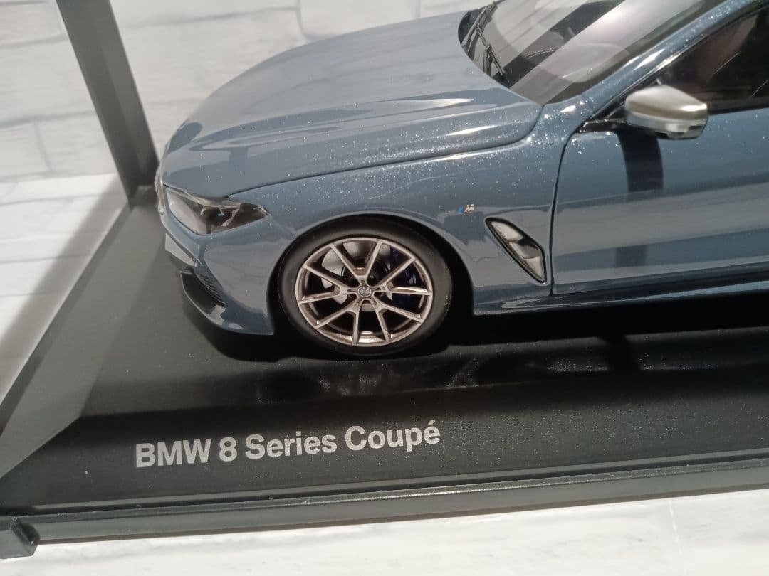 1/18 BMW 8シリーズ　クーペ　ディーラー品　ミニカー　ブルーグレー