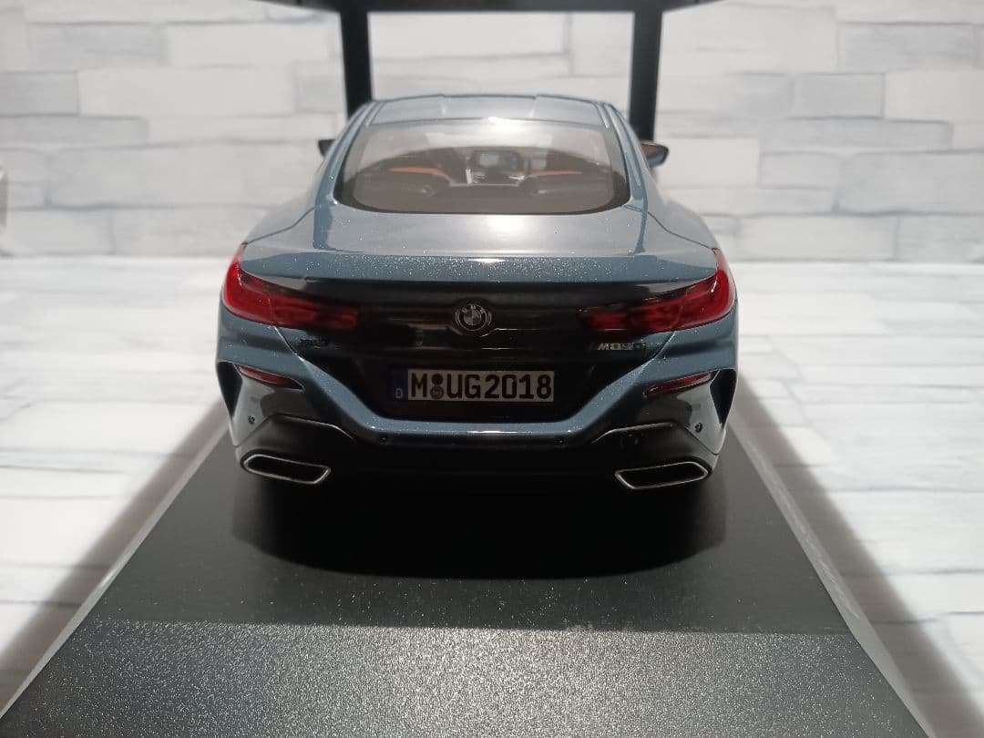 1/18 BMW 8シリーズ　クーペ　ディーラー品　ミニカー　ブルーグレー