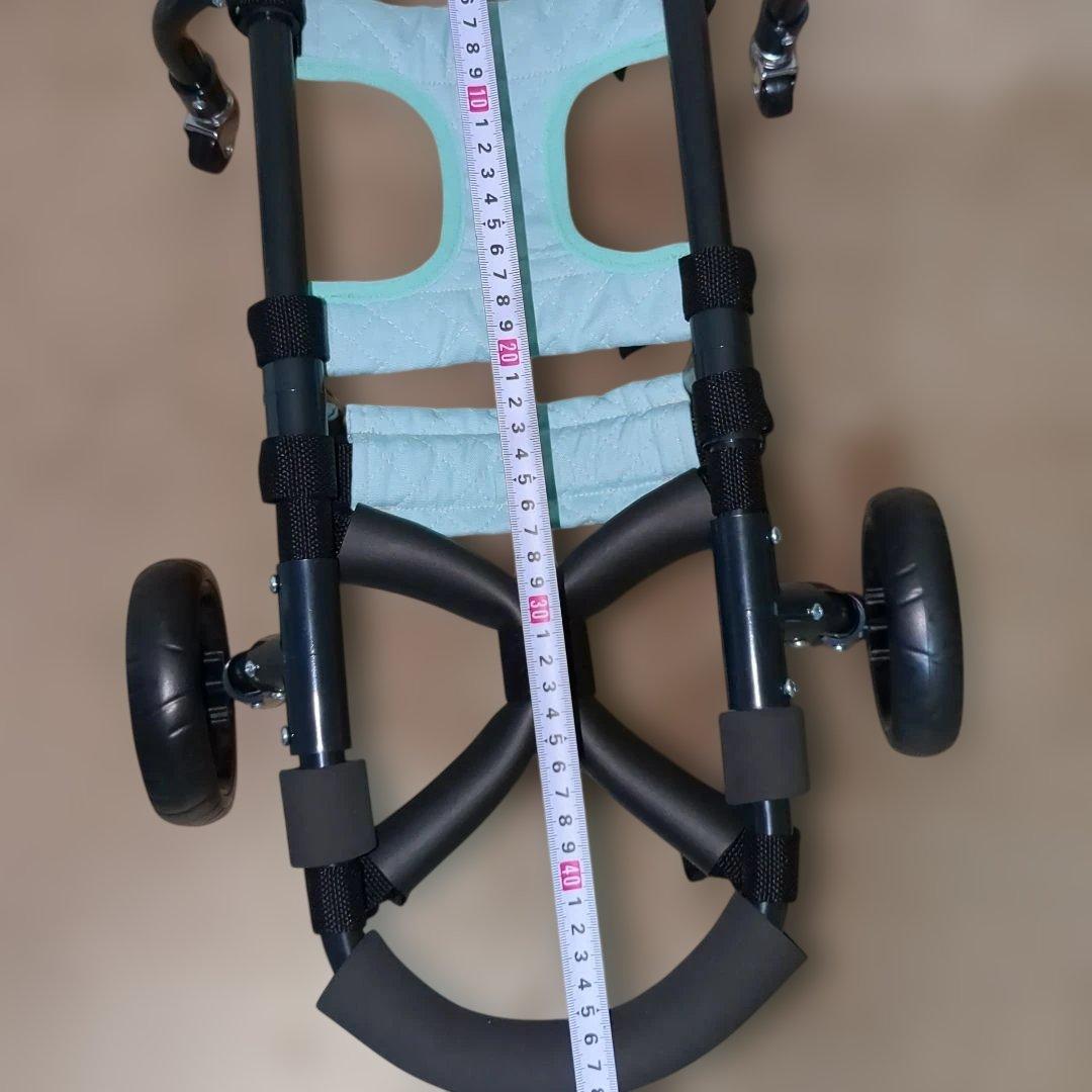 ワンちゃん4輪　リハビリ　食事補助　犬用車椅子　介護補助　犬の歩行器