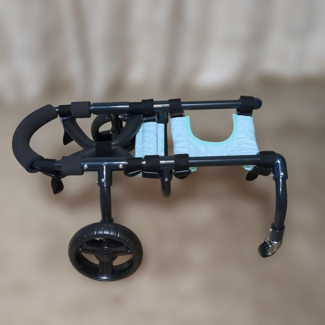 ワンちゃん4輪　リハビリ　食事補助　犬用車椅子　介護補助　犬の歩行器