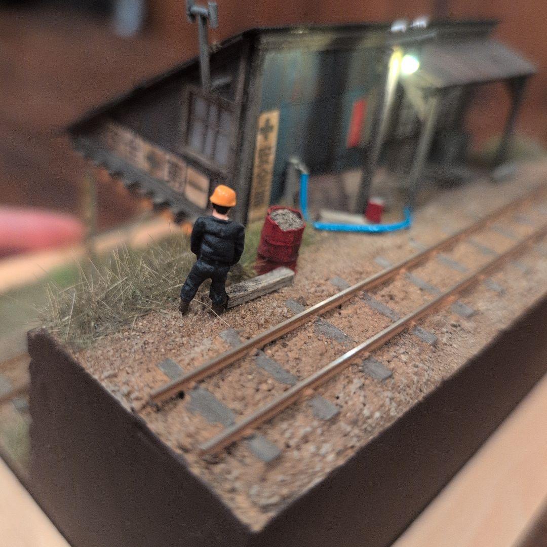 HOゲージ鉄道模型 安全第一の標識付き