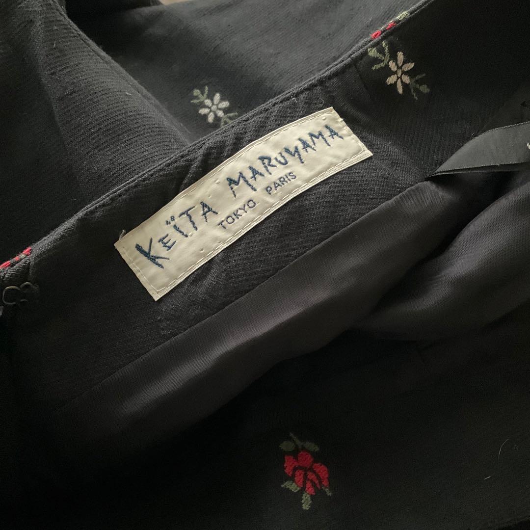 ケイタマルヤマ　小花の刺繍スカート