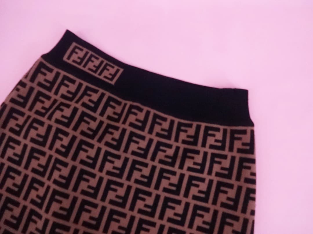 人気♪フェンディ　ロゴパターンモノグラムFFズッカ柄　ジャガードニットスカート