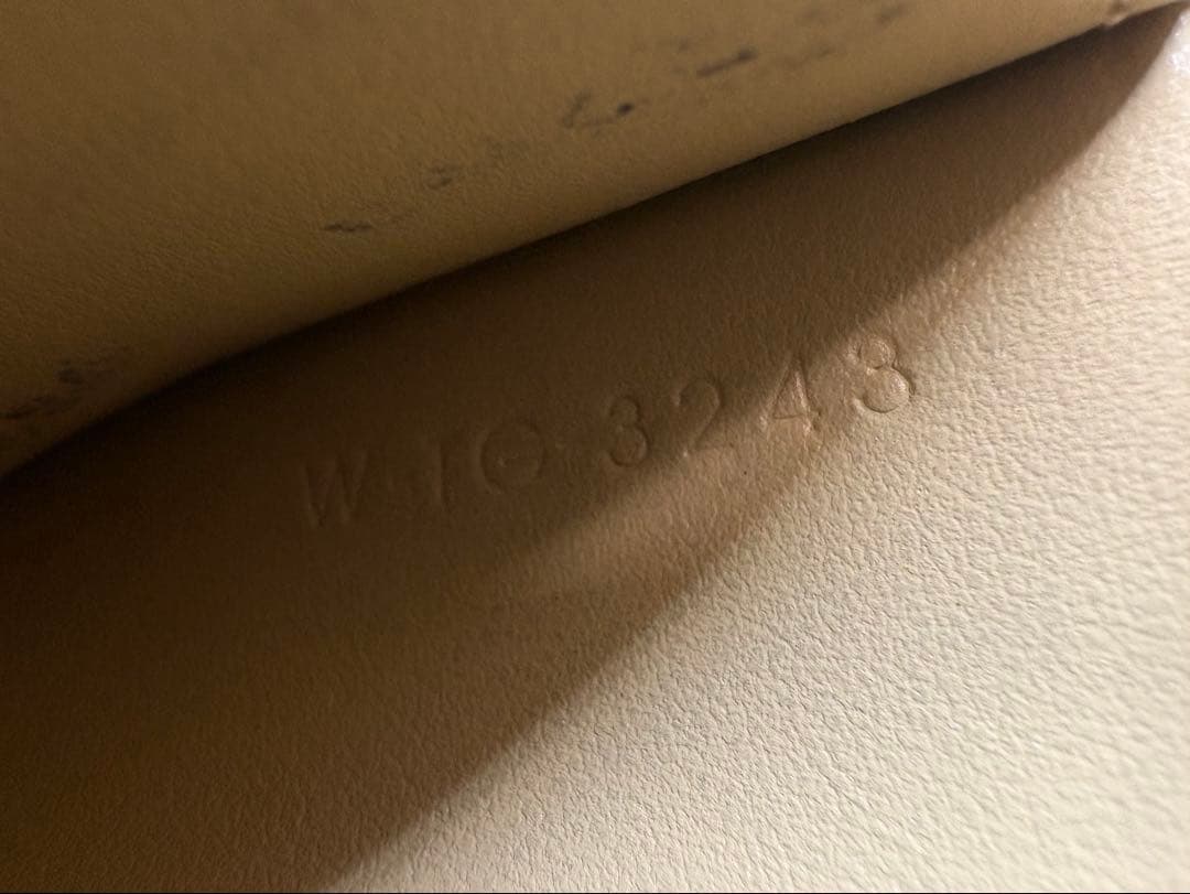 【値下げしました】CELINE セリーヌ 二つ折り財布 ベージュ サファリ