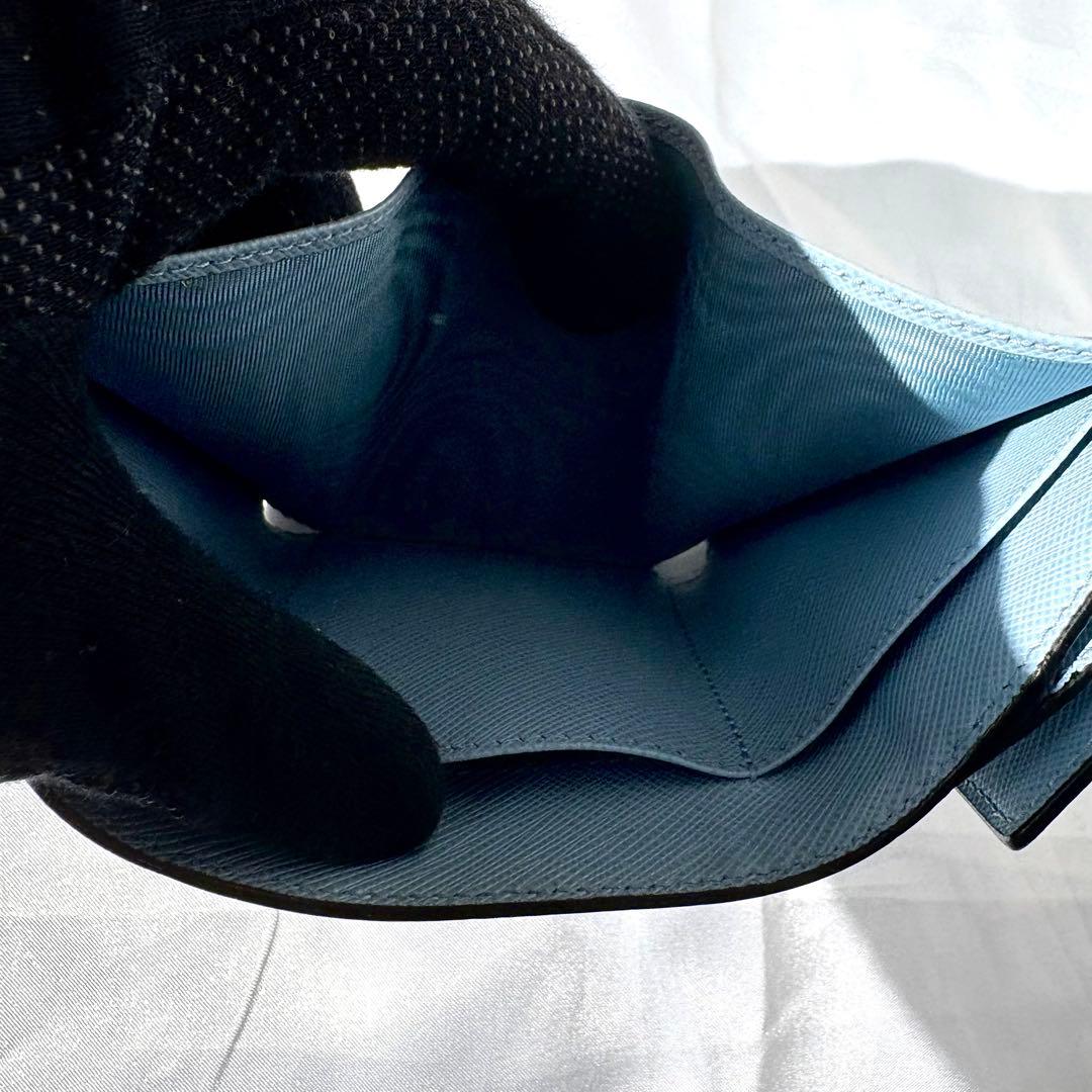 極美品✨プラダ 折り財布 三角ロゴ サフィアーノレザー ライトブルー