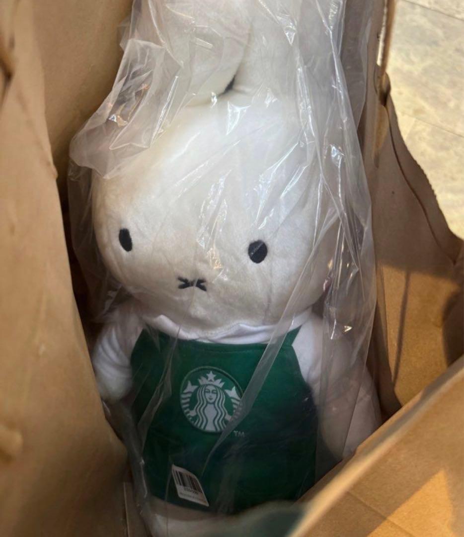 スターバックス　シンガポール　ミッフィー　コラボ　ぬいぐるみ　スタバ限定　ビッグ