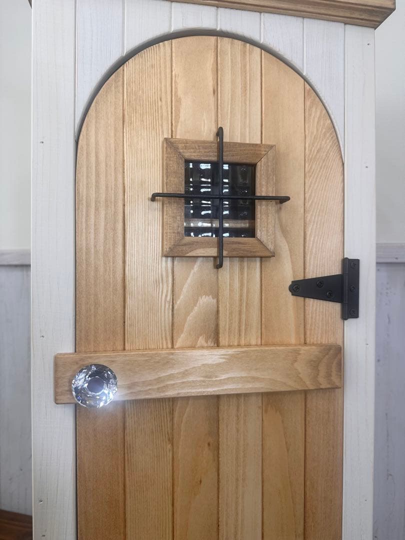 【1点のみ】ナチュラルアンティークの扉のようなキャビネット