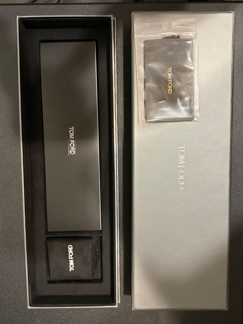 【極美品】世界限定150本 TOM FORD N.002 チタン クロノグラフ