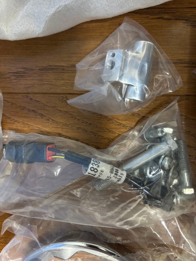 ハーレー純正 5-3/4インチ・ヘッドライトマウンティングキット67700455