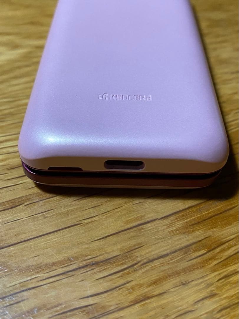 au KYF39 ピンク　折りたたみ式携帯電話 本体　美品