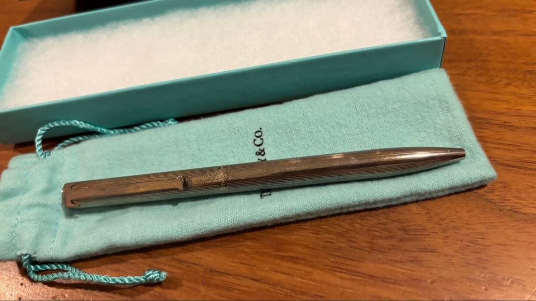 新品箱入りTiffany & Co. シルバーTボールペン