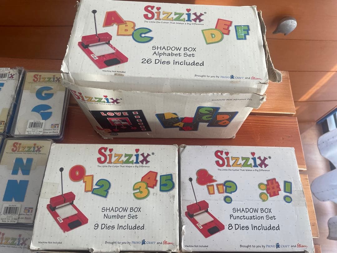 貴重sizzix シャドーボックス　アルファベット　数字　記号　数字　レア