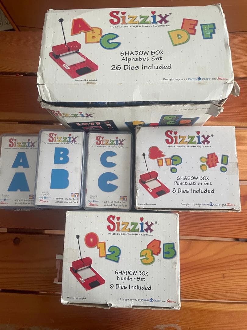貴重sizzix シャドーボックス　アルファベット　数字　記号　数字　レア