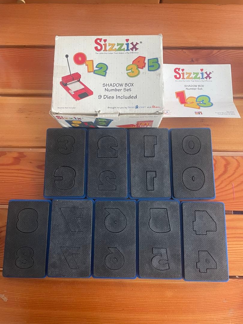貴重sizzix シャドーボックス　アルファベット　数字　記号　数字　レア
