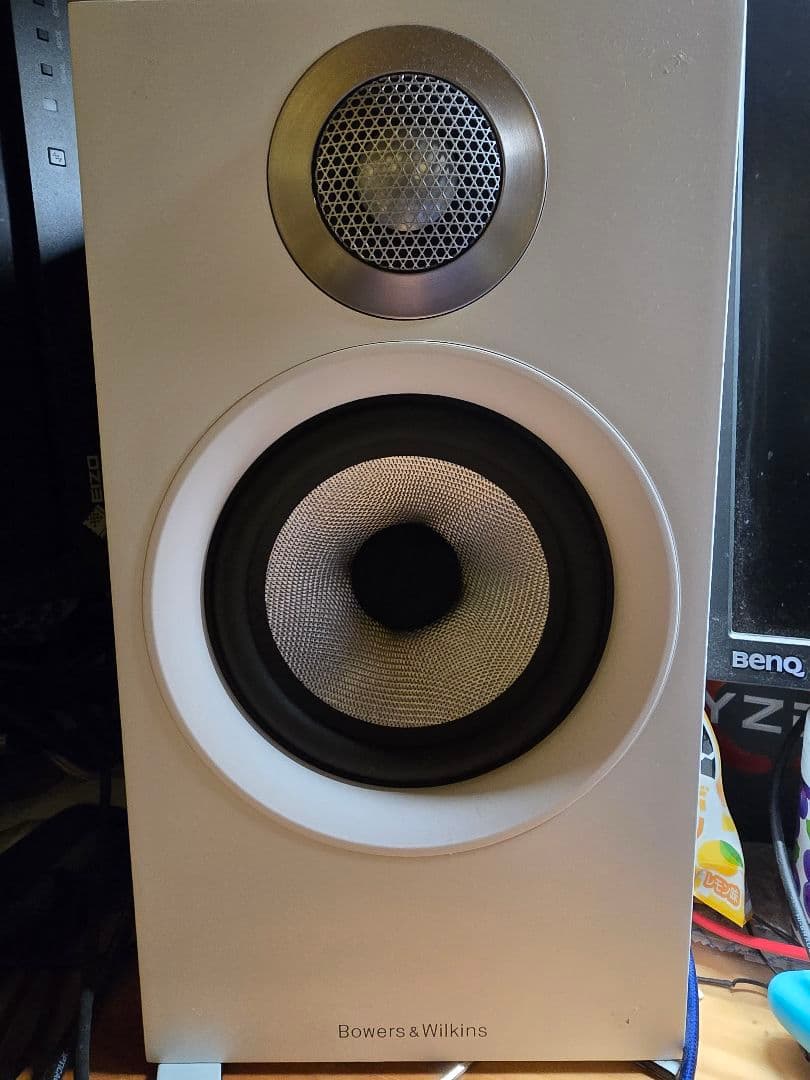 Bowers & Wilkins ホワイト スピーカー