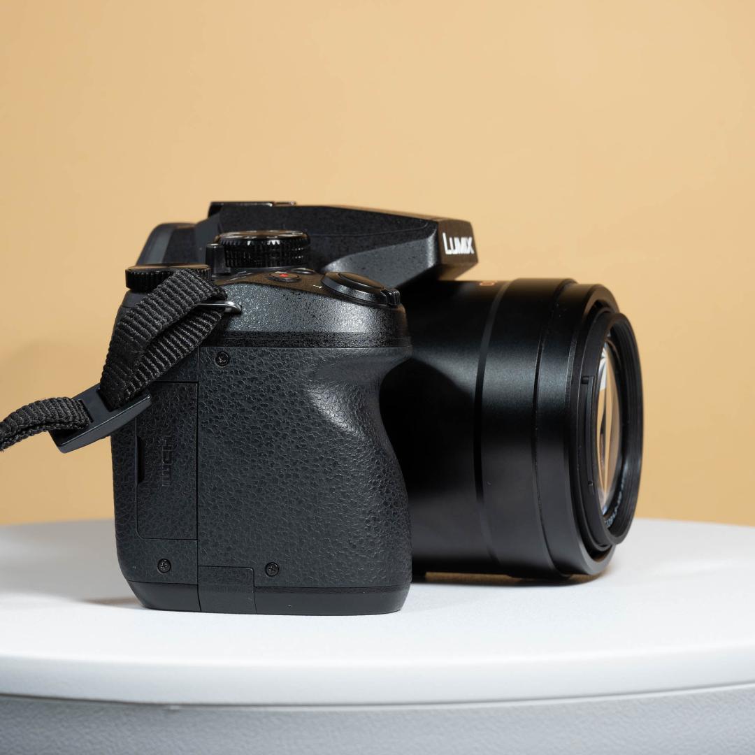 Panasonic LUMIX DMC-FZ300 LEICAレンズ搭載