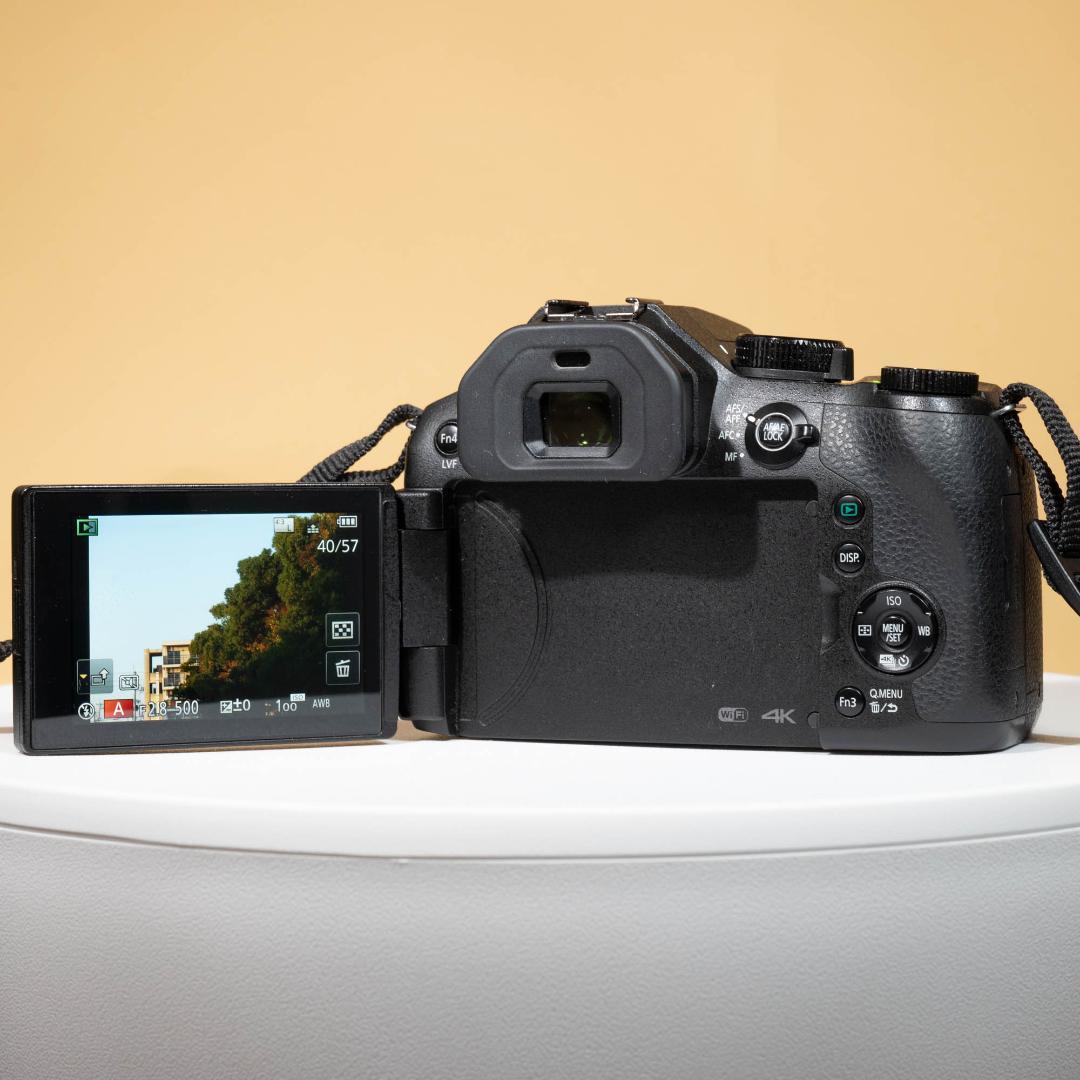 Panasonic LUMIX DMC-FZ300 LEICAレンズ搭載