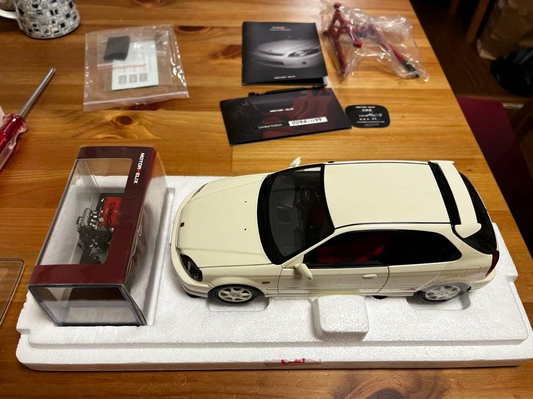 ミニカー Motorhelix 1/18 Honda civic type R (ek9)