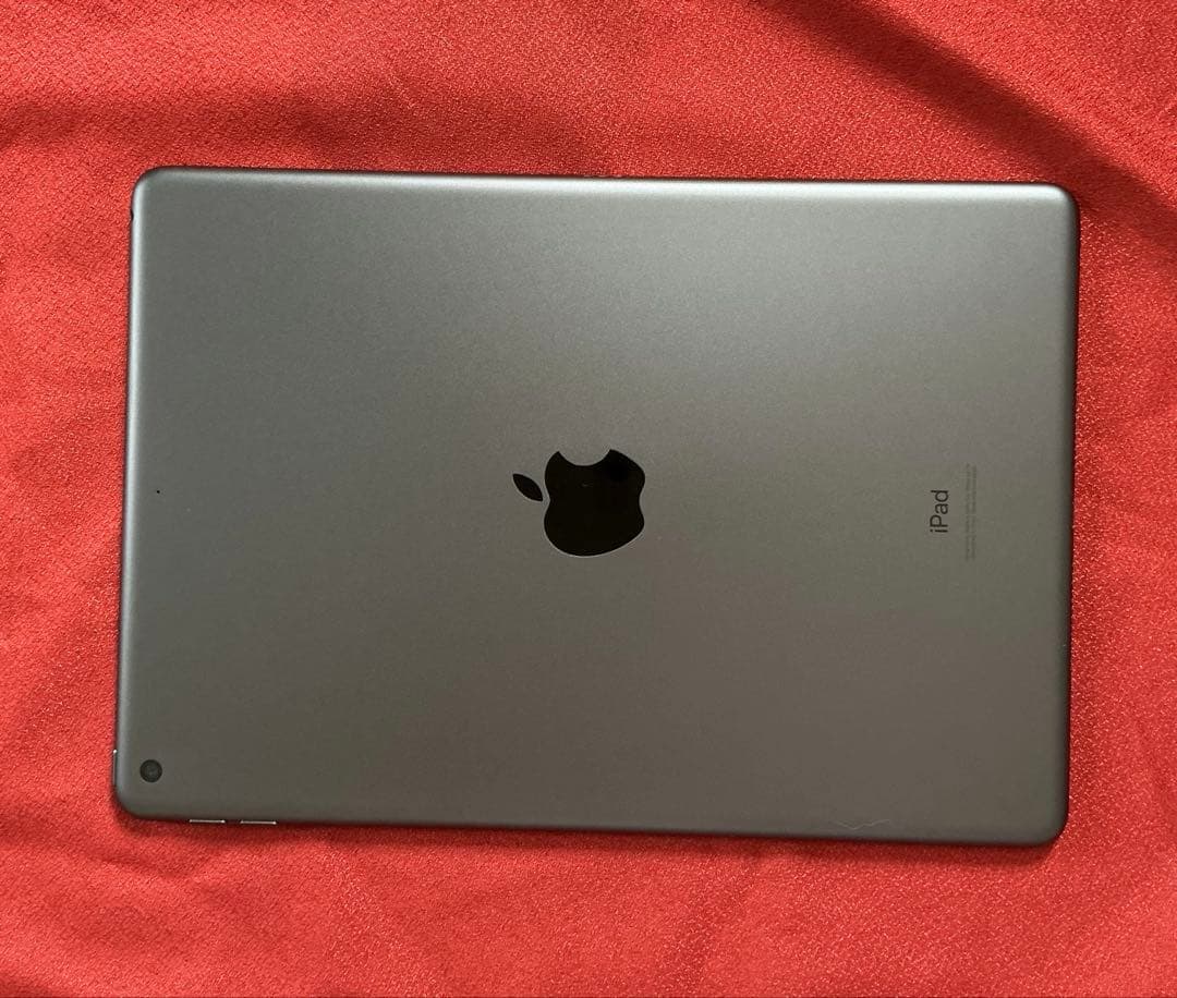 Apple iPad 本体 8世代 32GB 　(アメリカバージョン)