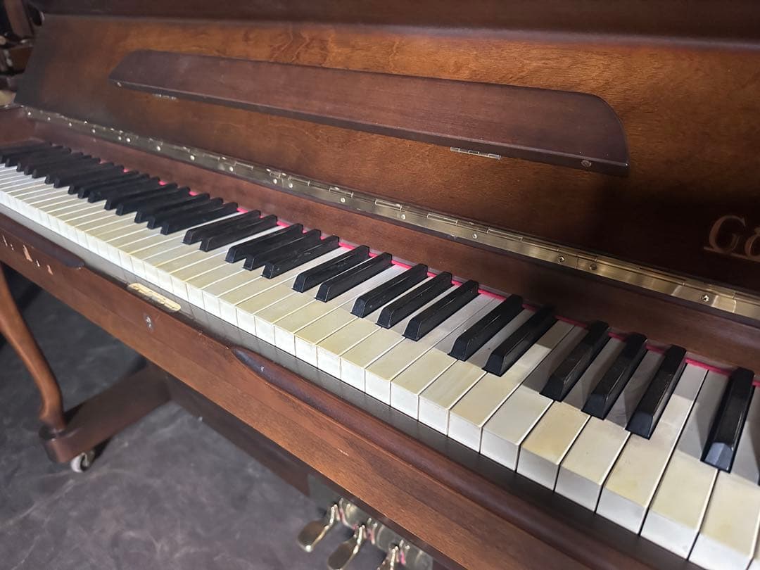 【新年特価】Gors:Kallmann DELUXE アップライトピアノ