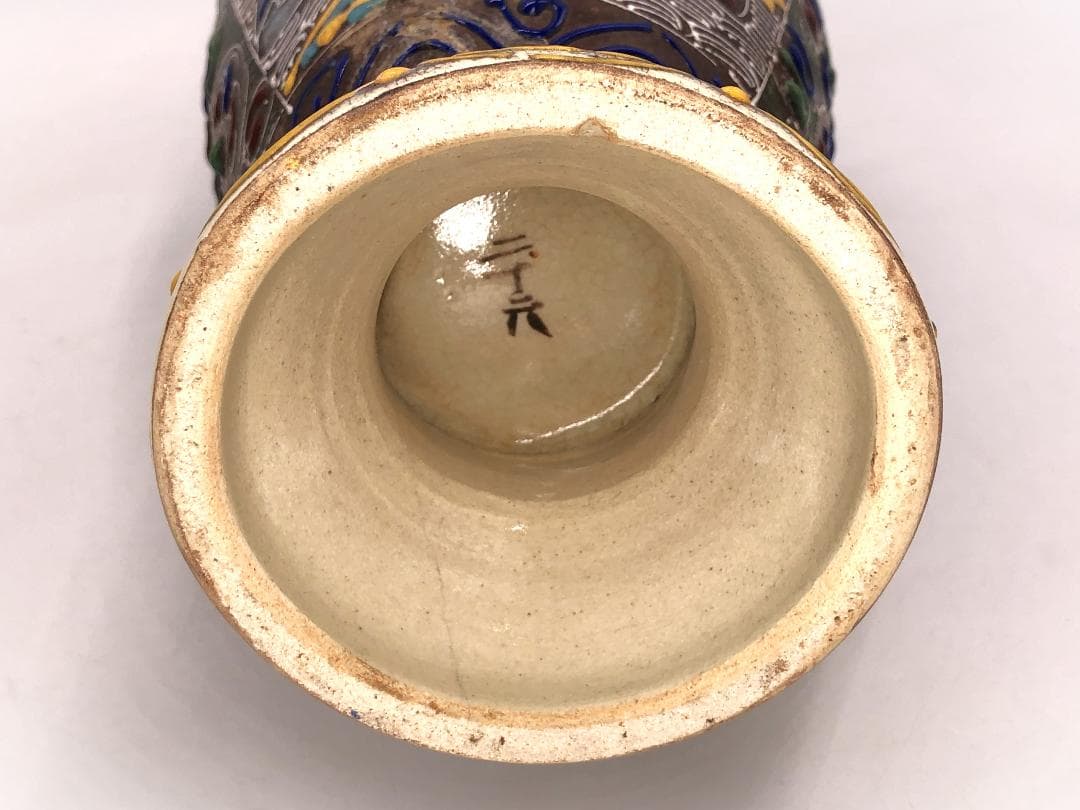 【 薩摩焼 粉彩貴人図双耳花生 】　高３１．５ｃｍ　明治初期