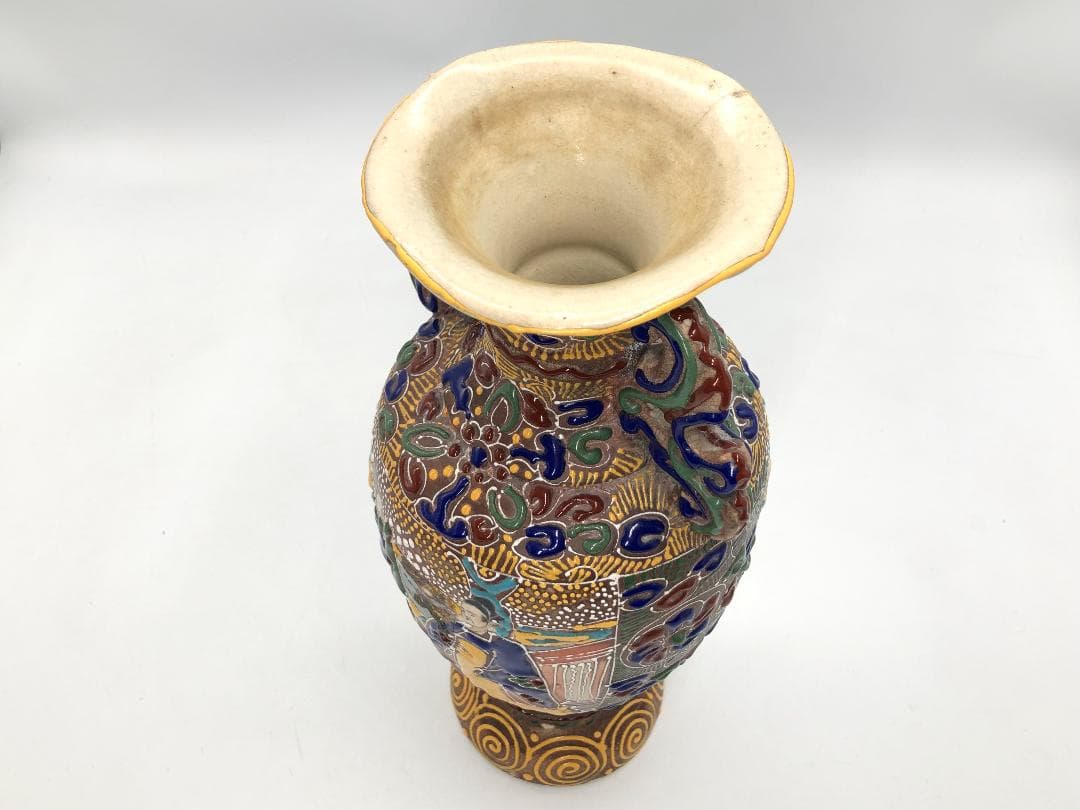 【 薩摩焼 粉彩貴人図双耳花生 】　高３１．５ｃｍ　明治初期