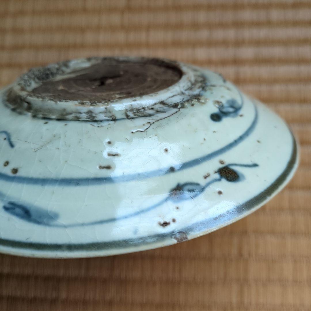 青い花と動物の陶器平皿　呉須手　皿　骨董品　古美術