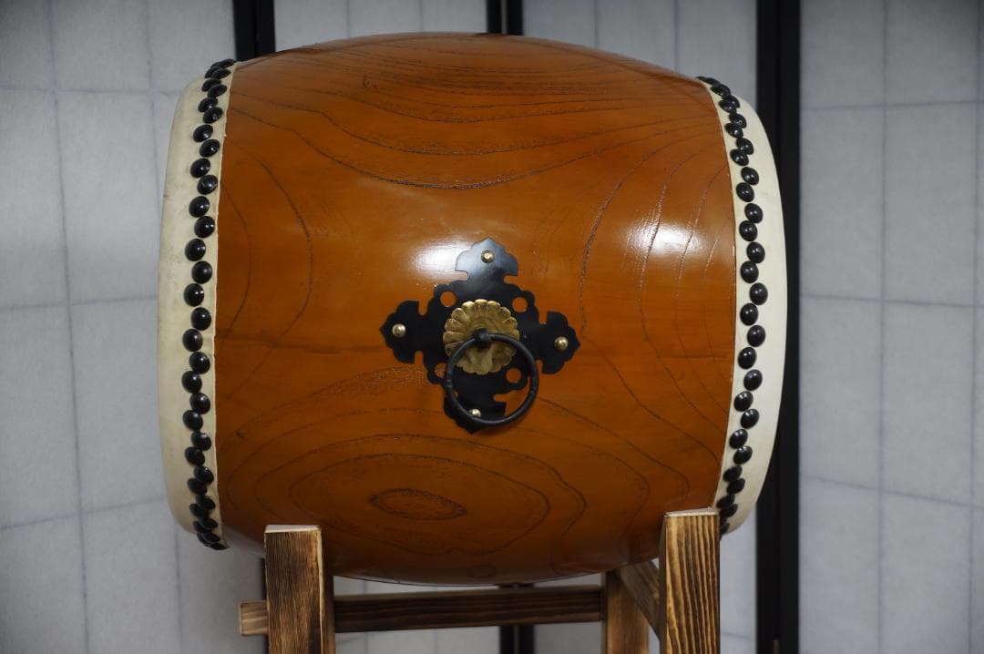 【新品】【蔵出し】1.4尺 牛革 合成けやき胴 和太鼓 &バチセット