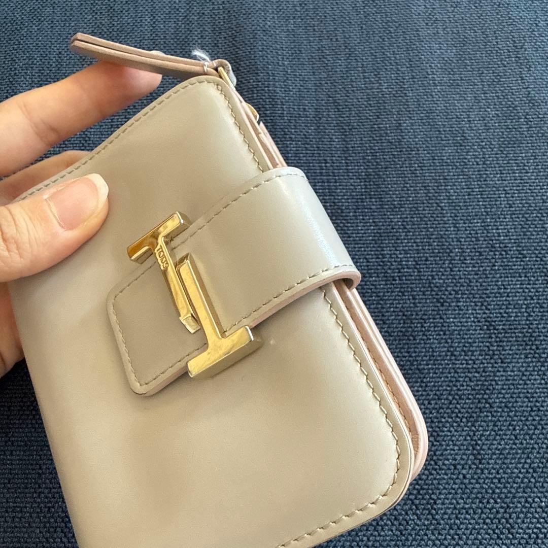 TOD'S 二つ折り財布 ライトグレー 本革製