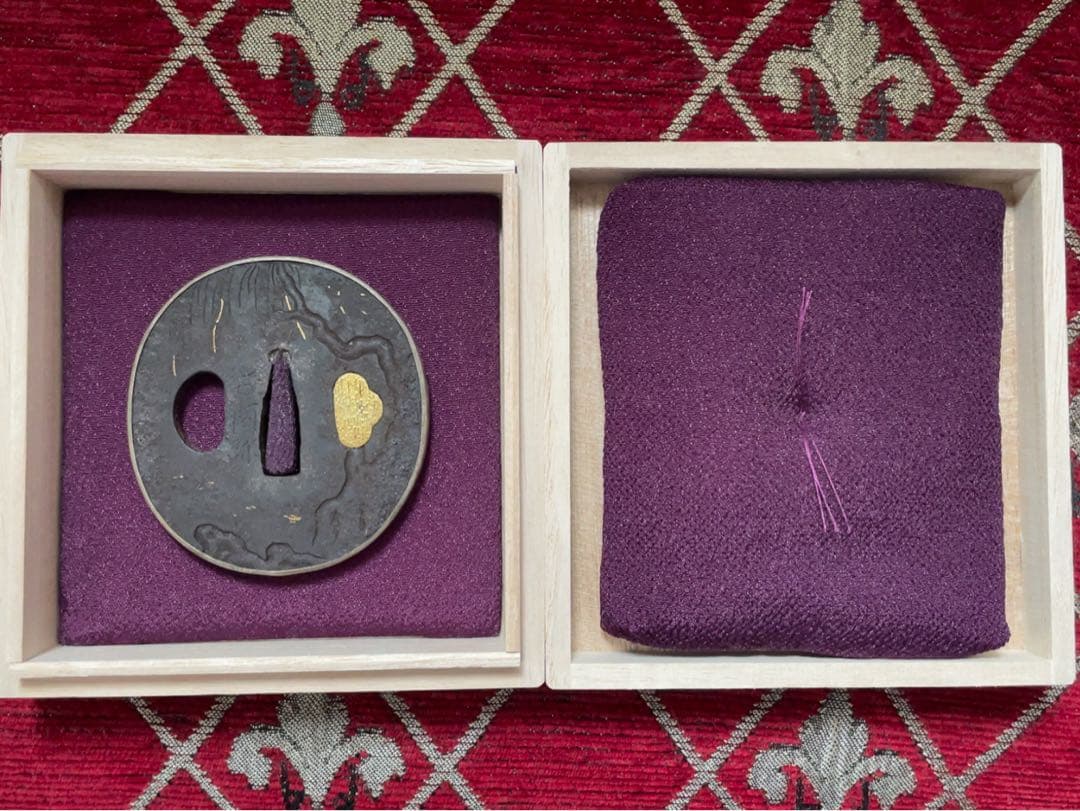 鉄製 鍔 鐔 木箱入り 金 象嵌 銀 覆輪 正阿弥銘 骨董 江戸 希少 脇差