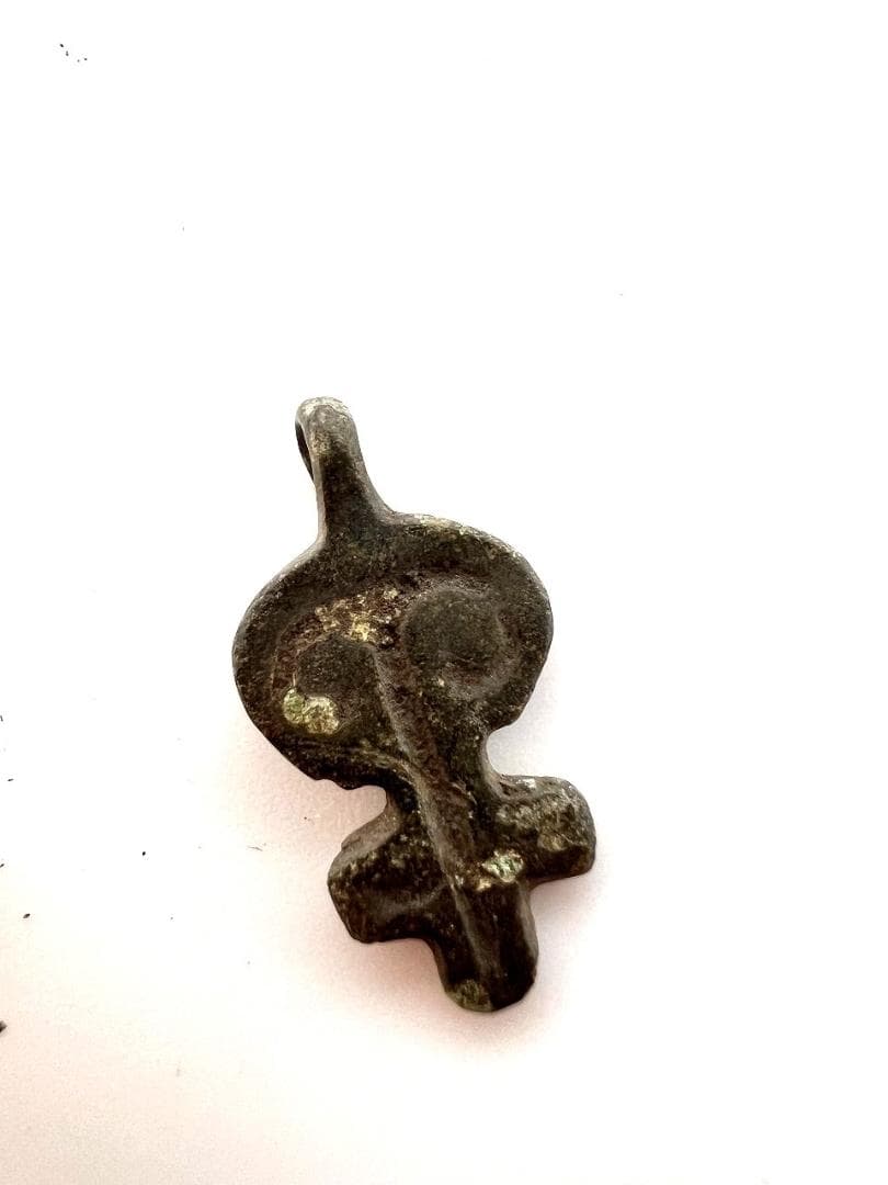 古代ブロンズの装飾品10個　クロスなど