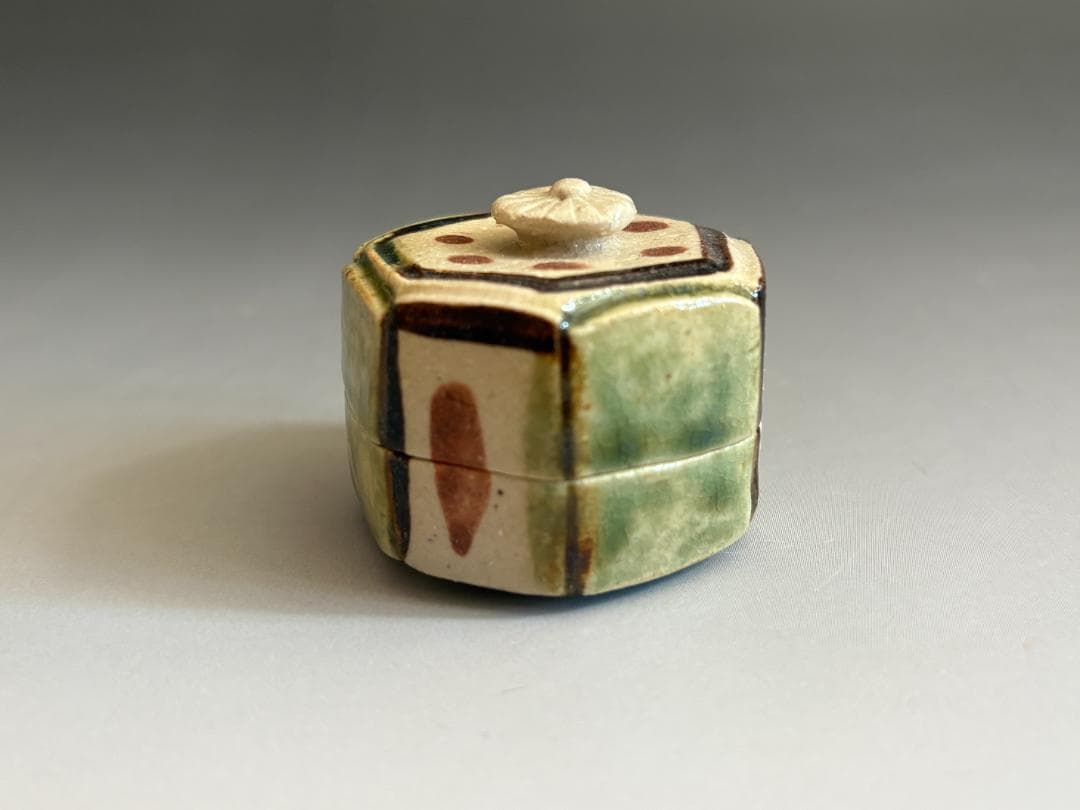 加藤芳右衛門　織部焼　亀甲香合　久田宗也　尋牛斎書付　茶道具　表千家