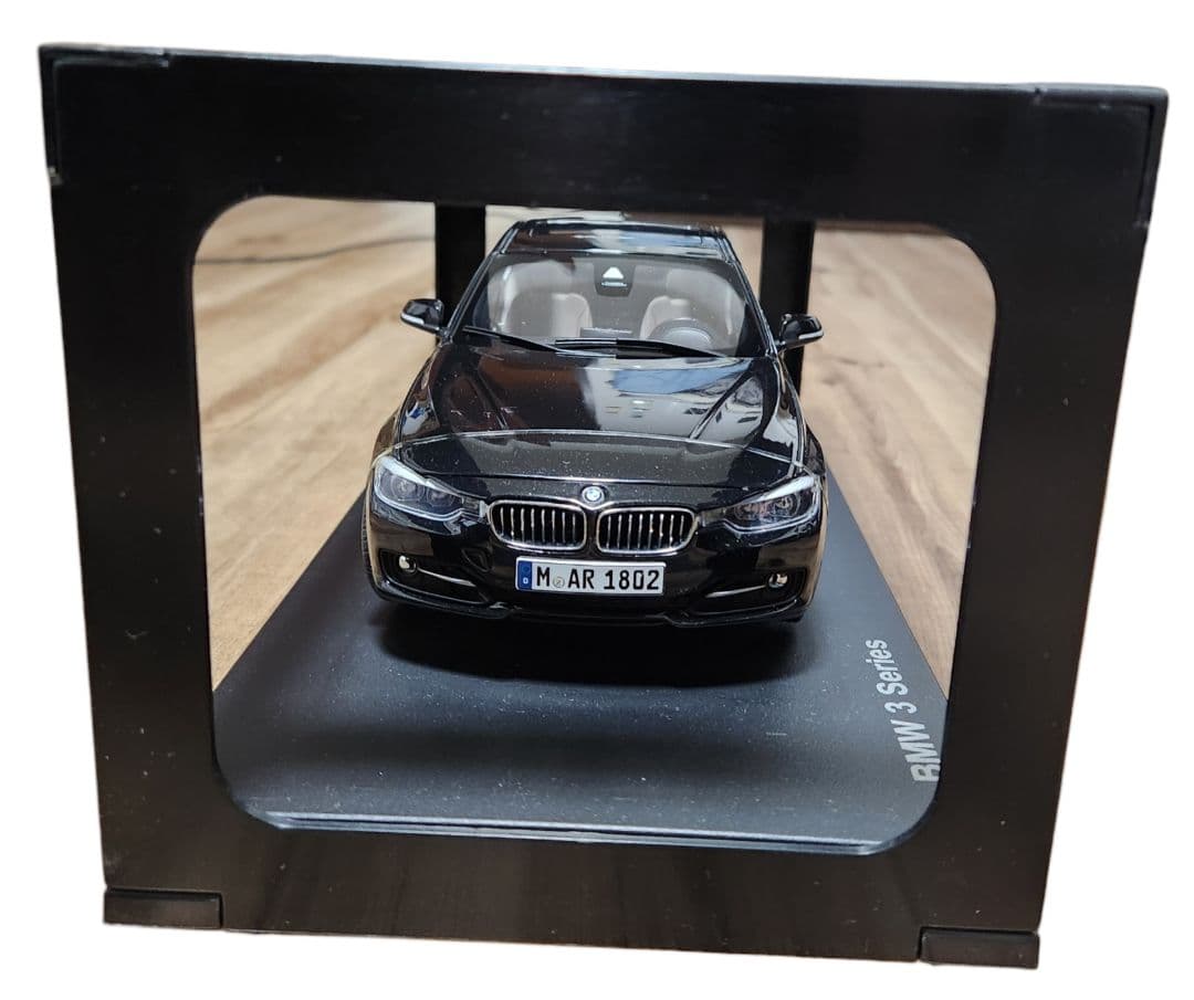 1/18 BMW 3シリーズ サファイア ブラック Sapphire Black