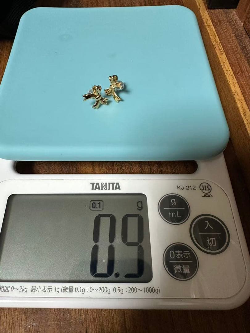 ピアス リボンピアス 18金 AU750 新品未使用