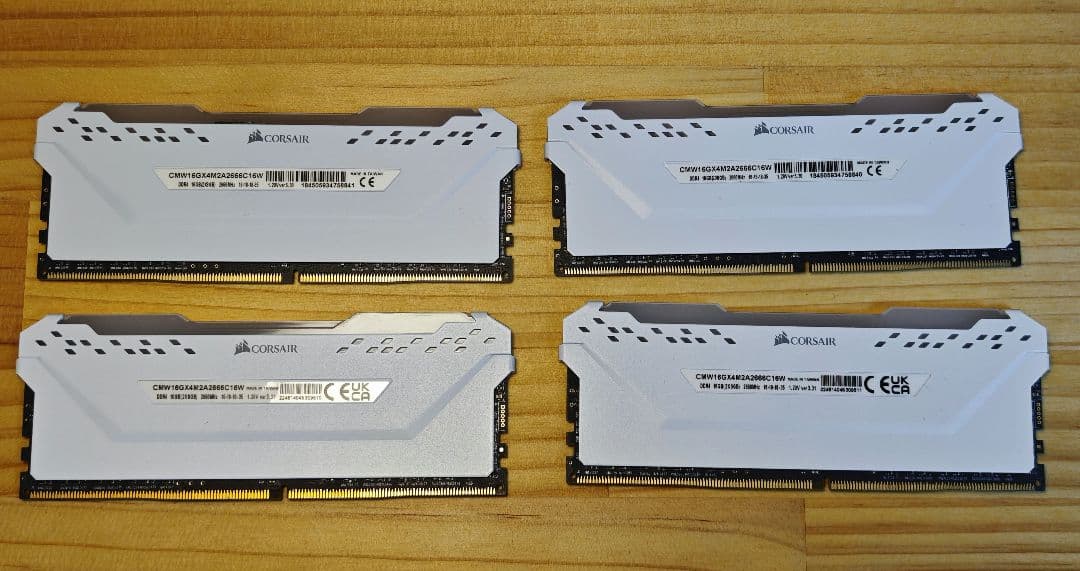 Corsair DDR4メモリ　8GBx4枚 合計32GB