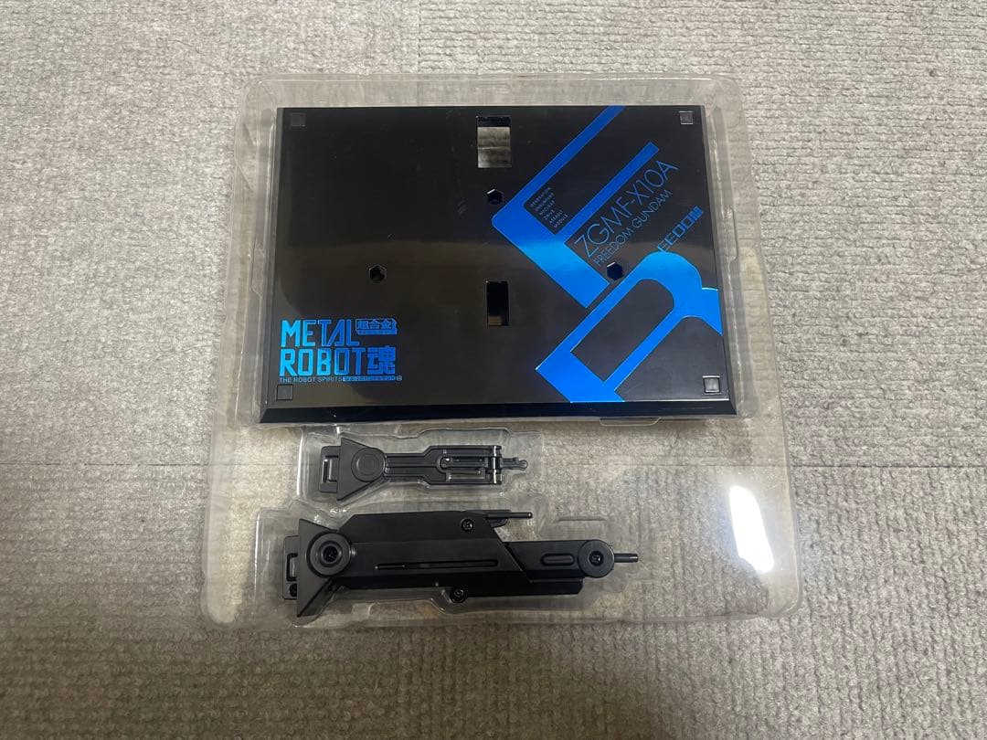 L ROBOT魂 フリーダムガンダム　メタルロボット魂