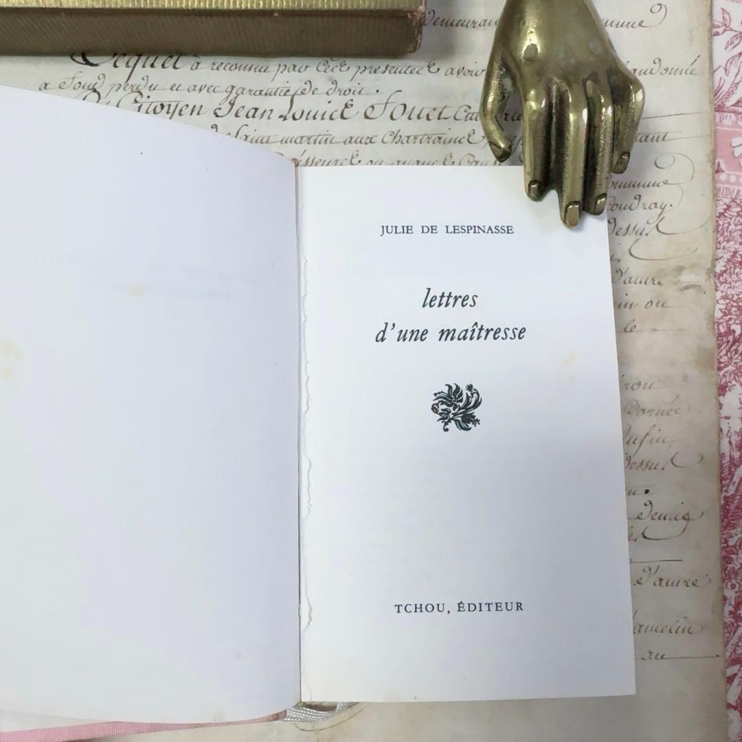 フランス　アンティーク　淡いピンク色の小さな本　ケース付き