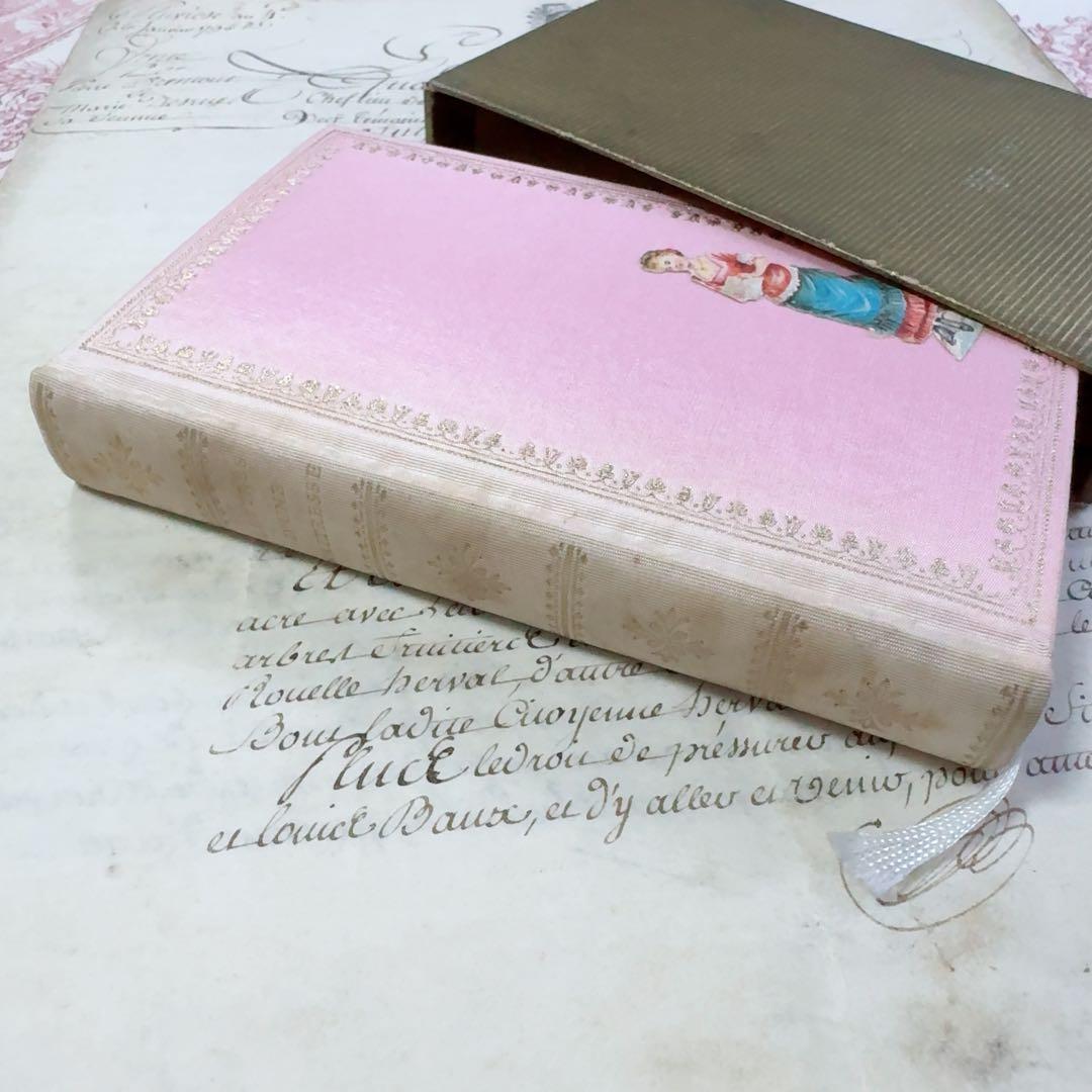 フランス　アンティーク　淡いピンク色の小さな本　ケース付き
